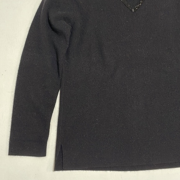 VINTAGE Lauren Ralph Lauren Woman Black V Neck Wool Sweater Size Petite P/M - Picture 3 of 10